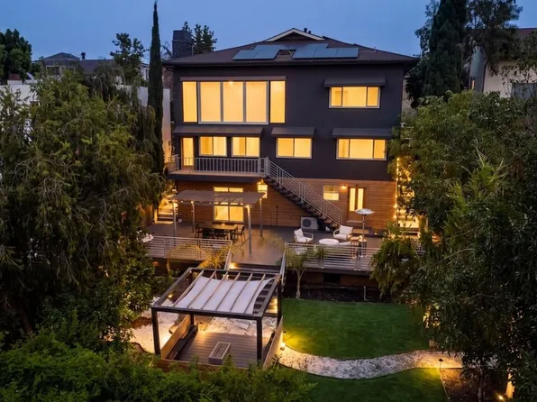 5211 Baza Ave, Woodland Hills, CA 91364