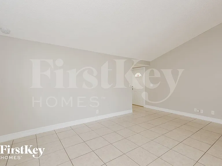2366 NW 110th Ter — Photo 3