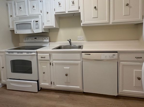 17 Davis Rd APT A11, Acton, MA 01720