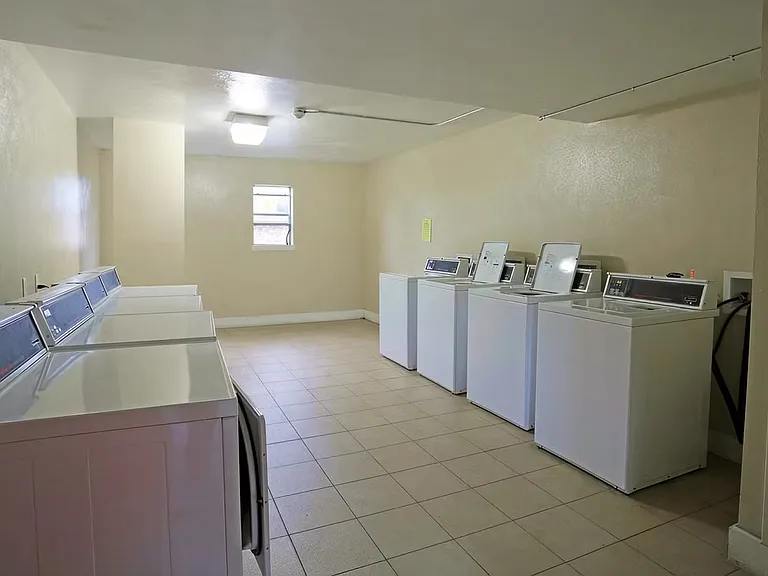 The Pointe Apartments — Photo 25