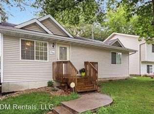 2200 E 41st St, Des Moines, IA 50317