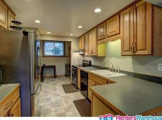 9458 Dakota Rd, Bloomington, MN 55438