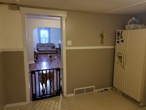 3rd image of 141 School St