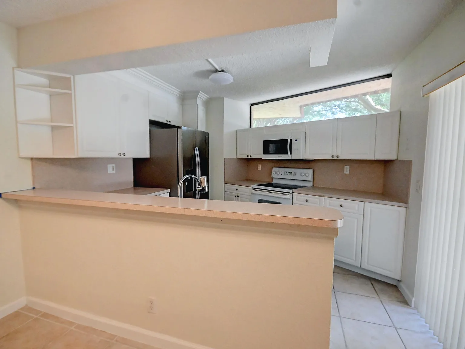 2 bed, 2.5 bath, 1302 sqft, $2,450 — Photo 2