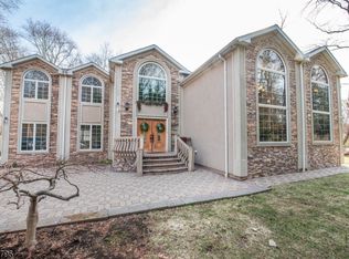 35 Waughaw Rd, Towaco, NJ 07082