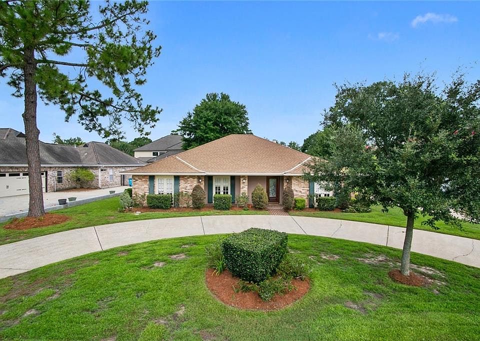 1st image of 31 Bocage Dr