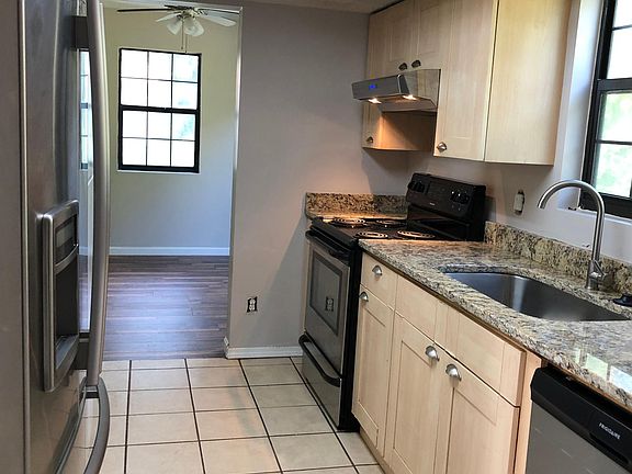 4th image of 801 Ascot Dr