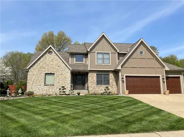 189 Canyon View Dr, Lansing, KS 66043