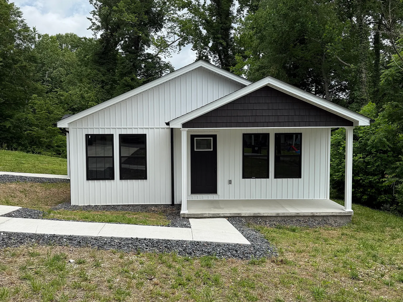 3 bed, 1100 sqft, $1,695 — Photo 2
