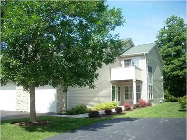 5646 Oak Village Dr, Roscoe, IL 61073