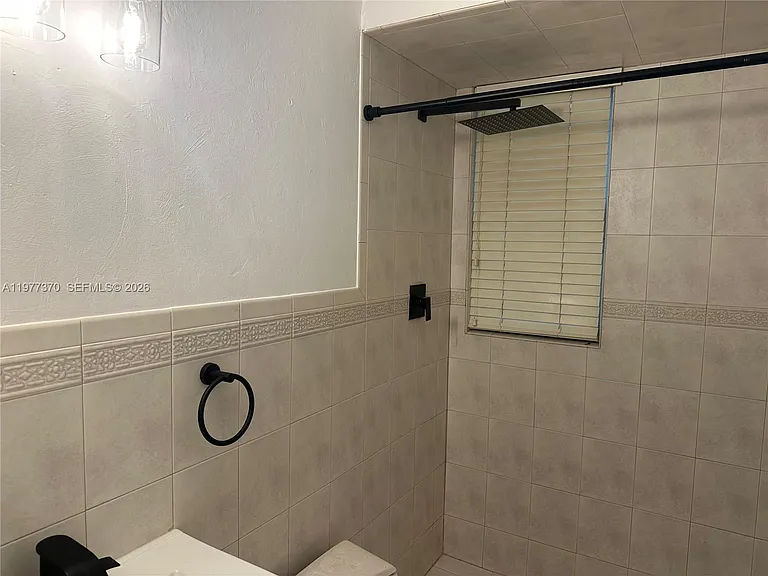 725 Navarre Ave — Photo 10