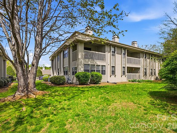 2nd image of 2305 Abbey Cir