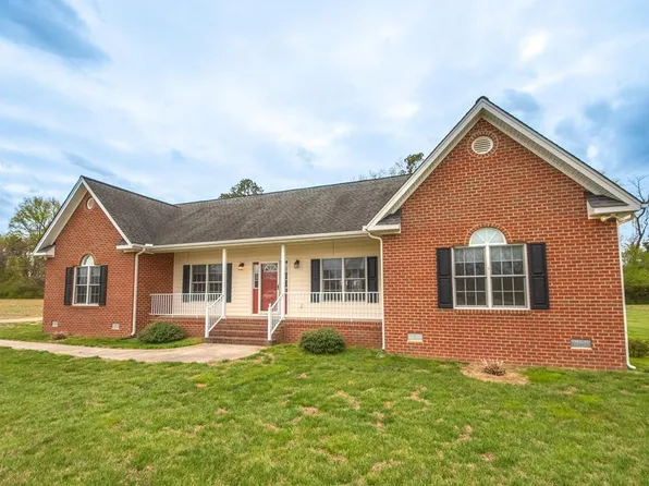 52 Captains Quarters Ln, Wake, VA 23176