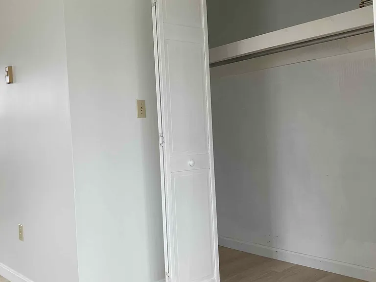 320 Leslie Dr — Photo 16
