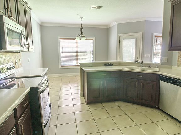 5th image of 6717 Sorrento St
