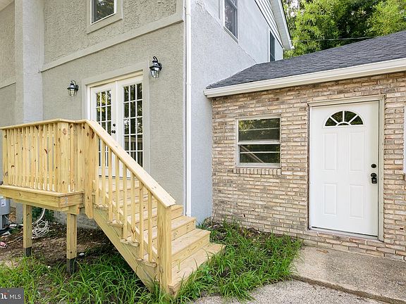 3rd image of 159 Railroad Ave