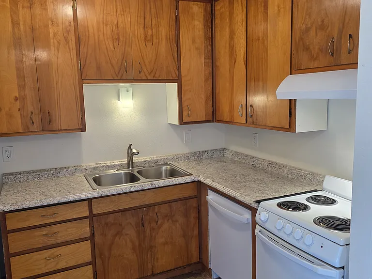 5309 SE Henry St — Photo 4