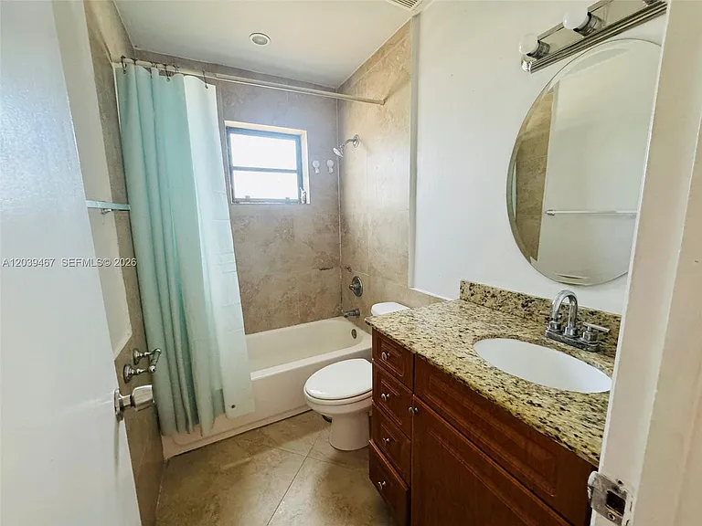 215 NW 35th Ave #UP — Photo 14