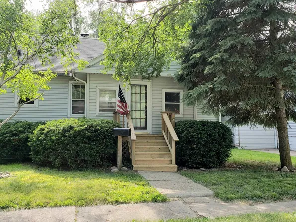 808 N 3rd St, Kentland, IN 47951