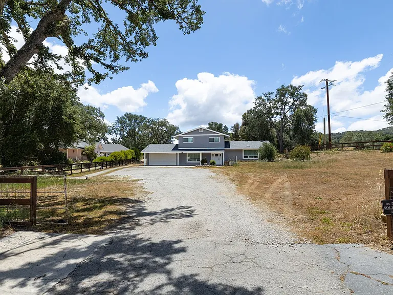 10065 Old Morro Rd E — Photo 2