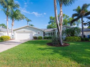 1985 Tanglewood Dr NE, Saint Petersburg, FL 33702