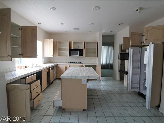4th image of 8124 Lake Hills Dr
