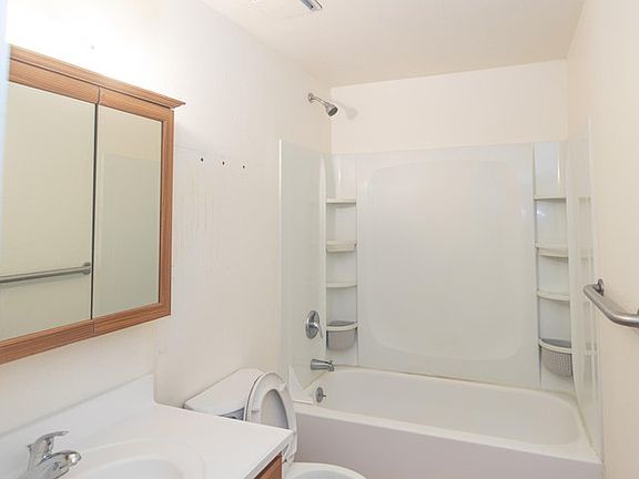 3rd image of 216-218 E Saint Clair Ave