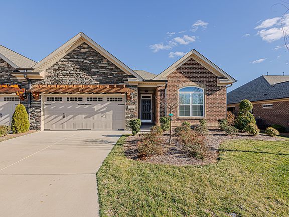3rd image of 194 Dunvegan Ln