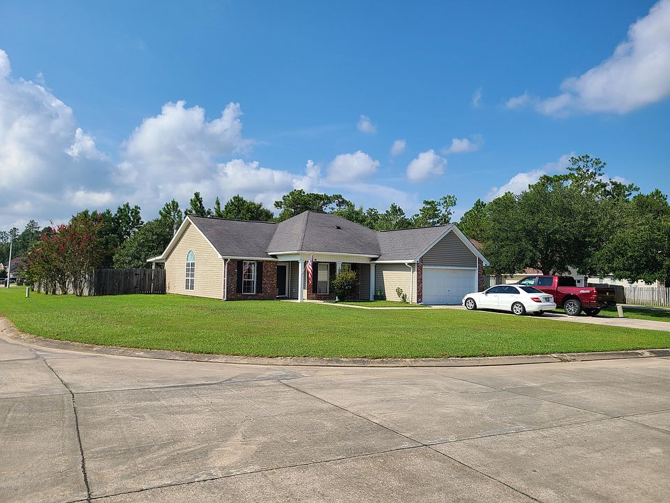 1st image of 18147 Lake Vista Dr
