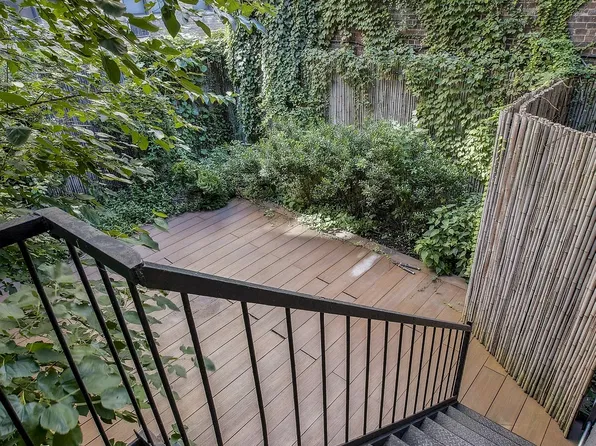 141 E 17th St #2/3, New York, NY 10003