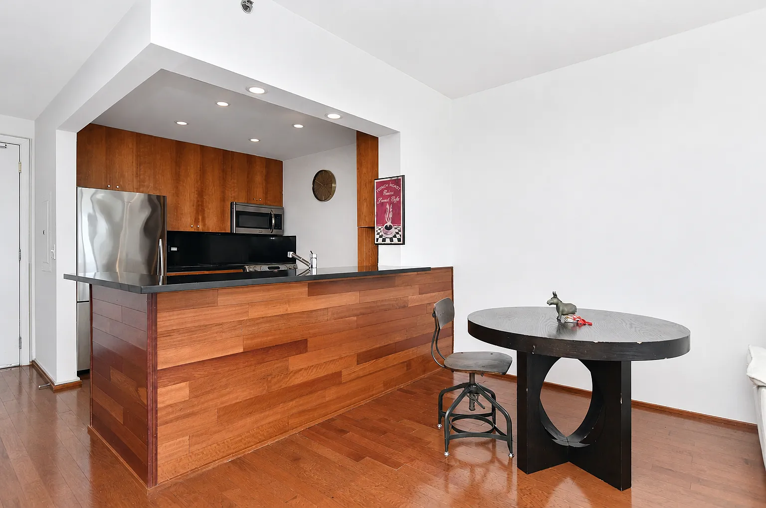 1 bed, 824 sqft, $2,800 — Photo 3