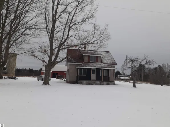 816 Sparton Rd, Tawas City, MI 48763