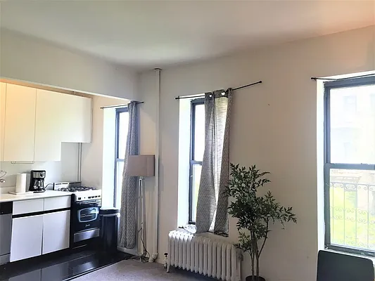 Rented by Dynamik Realty | media 13