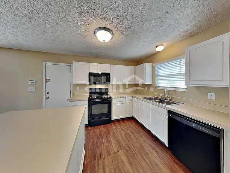 5979 Haydens Crossing Blvd — Photo 4