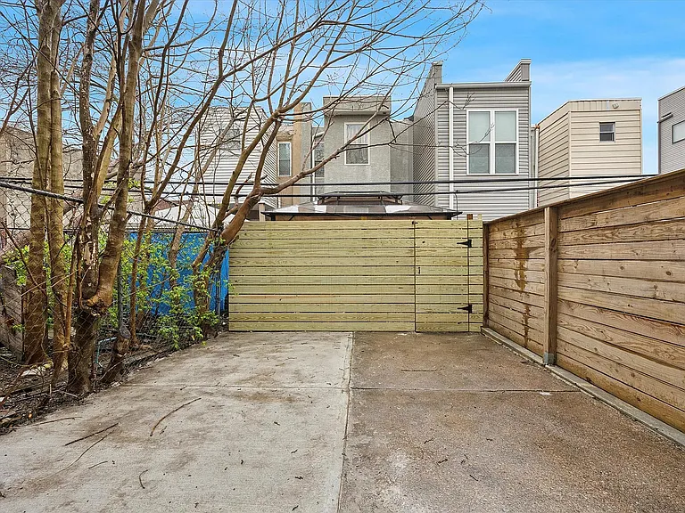 2615 Earp St — Photo 24