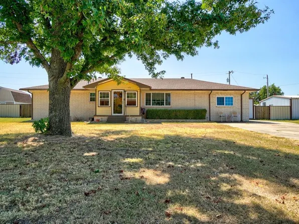 1411 14th St, Maysville, OK 73057