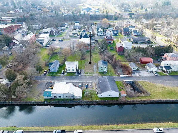 229 S Canal St, Canastota, NY 13032