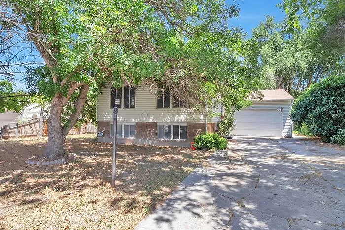 4 bed, 2.0 bath, 1758 sqft, $2,200 — Photo 3