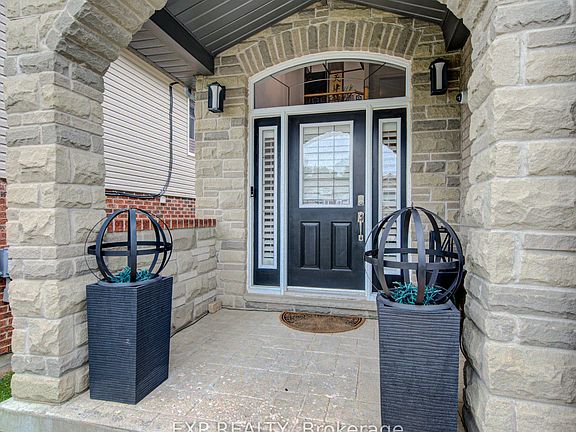 4th image of 19 Bridleridge St