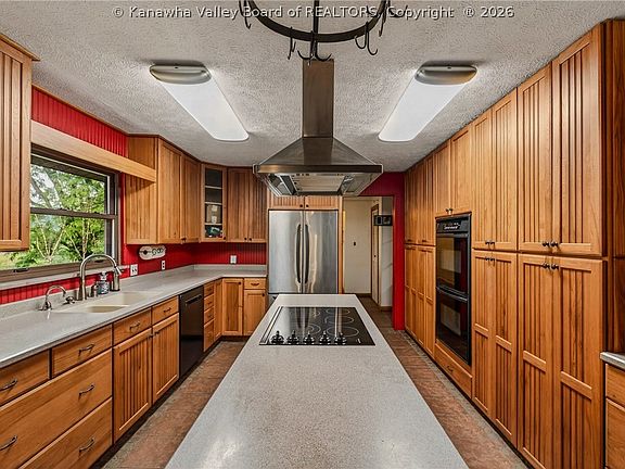 3rd image of 600 Ashton St