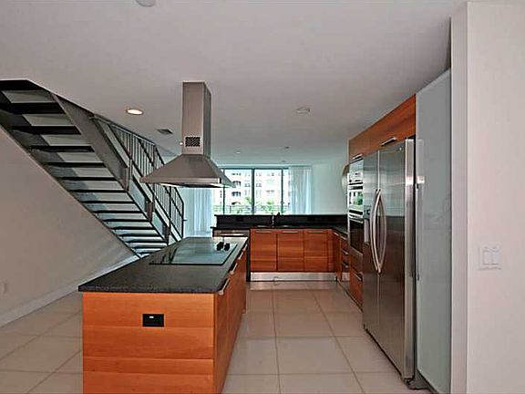 3rd image of 2950 NE 188th St #550