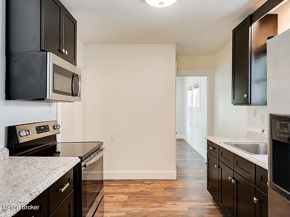 5th image of 527 E Brandeis Ave