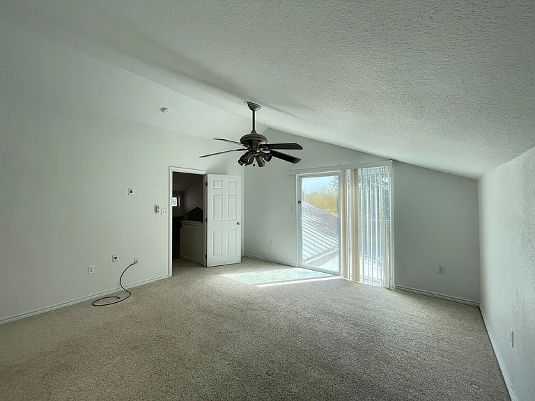 206 Ariana Ct — Photo 9