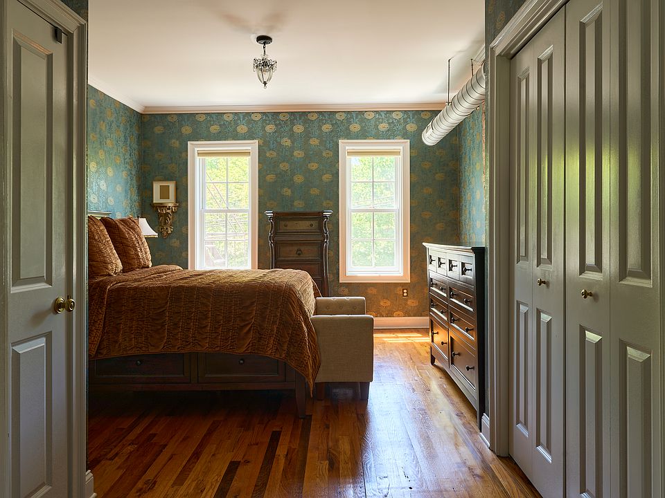 1st image of 206 6th St APT 3L
