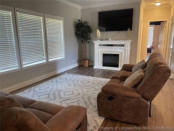 4th image of 211 NW Vermilion Dr