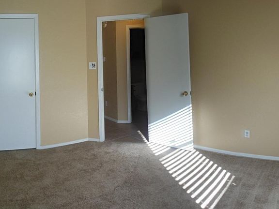 4th image of 4408 Fieldcrest Dr