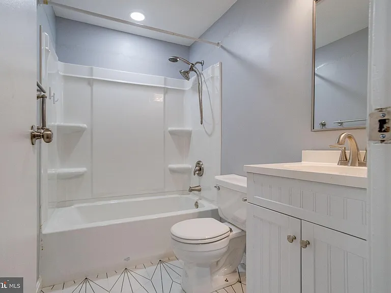 1359 Raleigh Dr — Photo 36