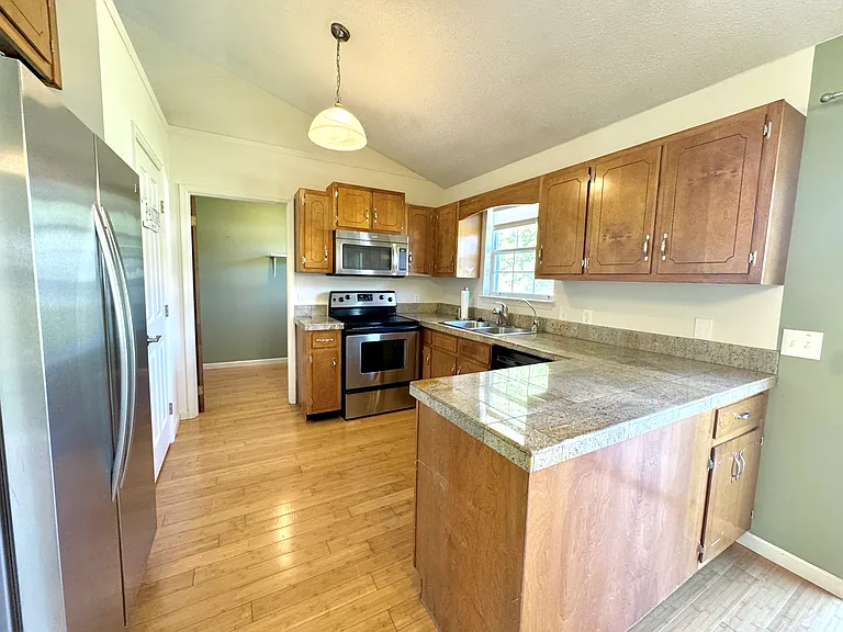 5609 Landrum Dr — Photo 10