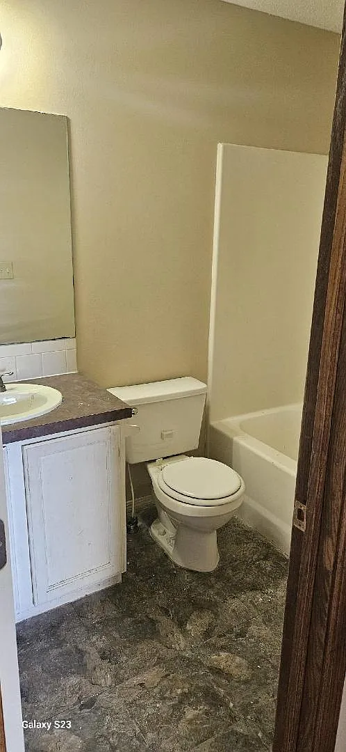Unit Photo - 4806 S Custer St