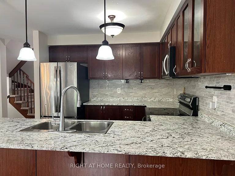 39 Golden Iris Cres — Photo 21